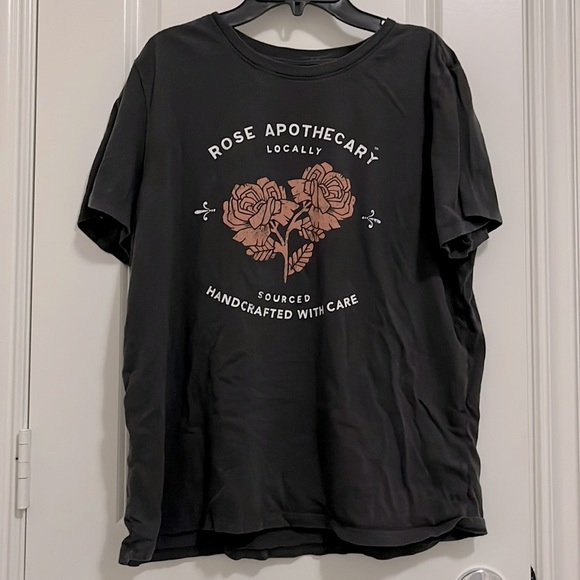 graphic tee - Picture 2 of 3